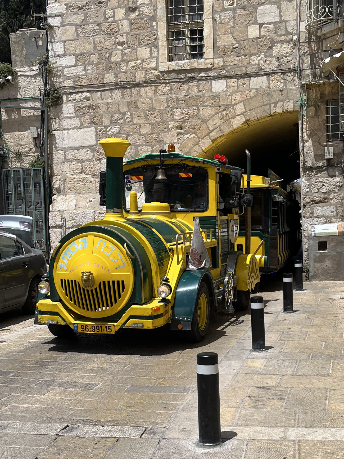 Tour train
