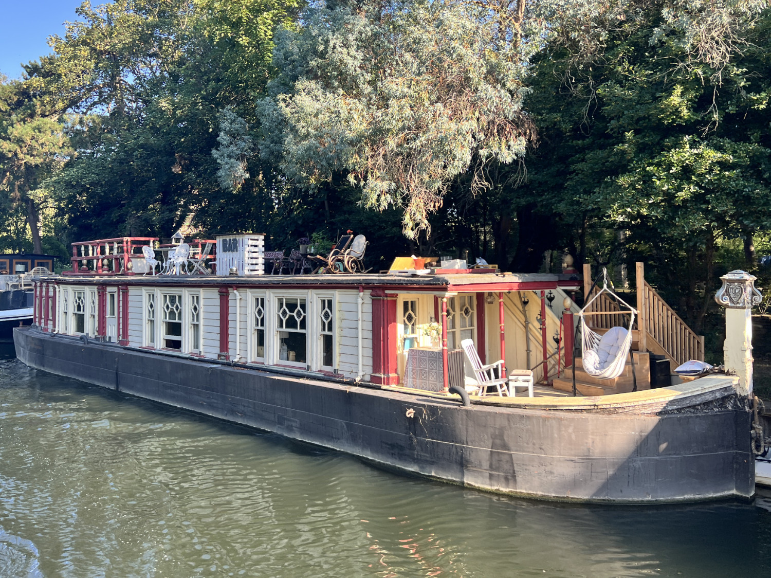 Floating Bar